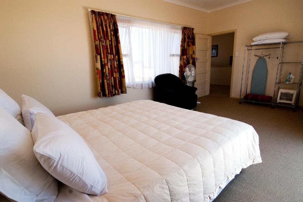 Marineland Motel Napier Room photo